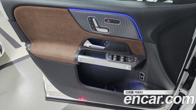 Mercedes-Benz GLB-Class 2026 — photo 16