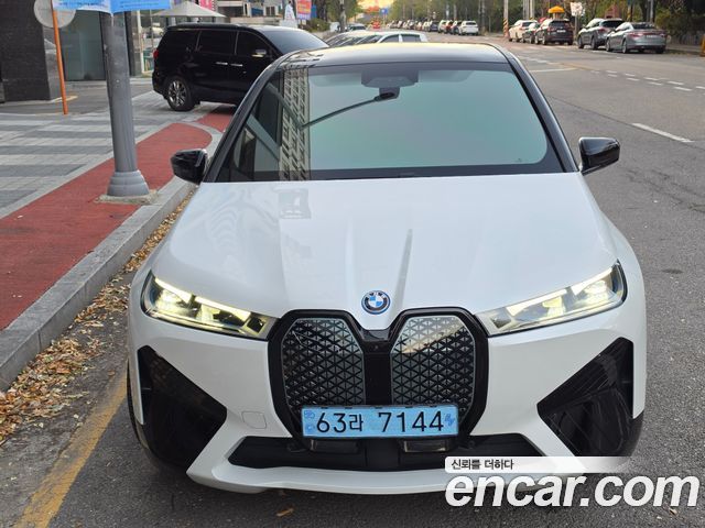 BMW iX 2023 — photo 8