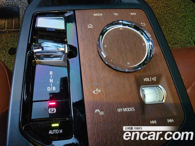 BMW iX 2023 — photo 18
