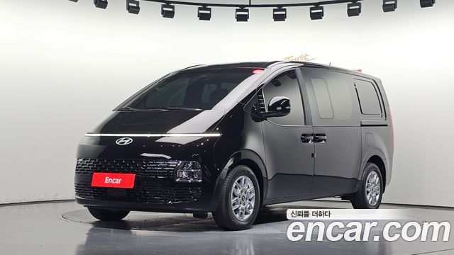 Hyundai Staria 2025 — photo 1
