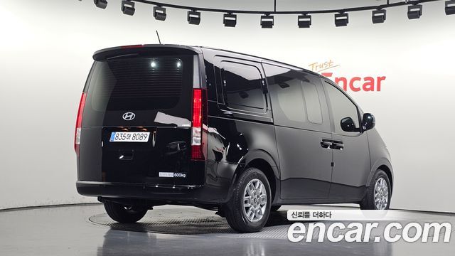 Hyundai Staria 2025 — photo 2