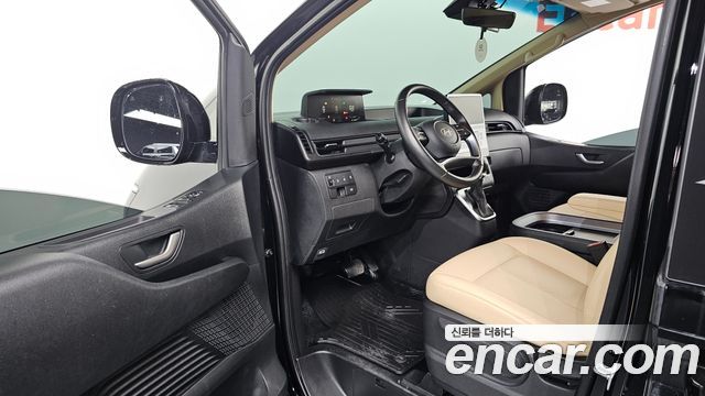 Hyundai Staria 2025 — photo 10