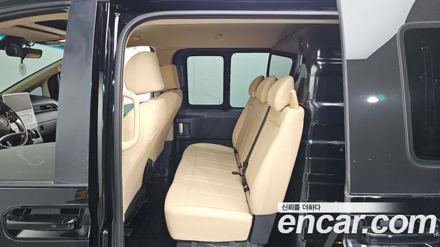 Hyundai Staria 2025 — photo 11