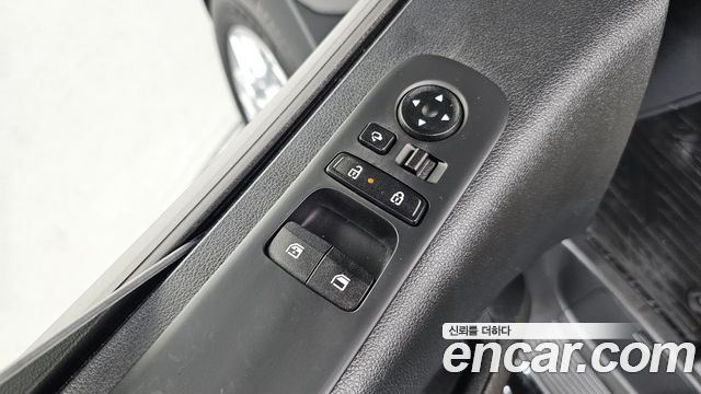 Hyundai Staria 2025 — photo 12