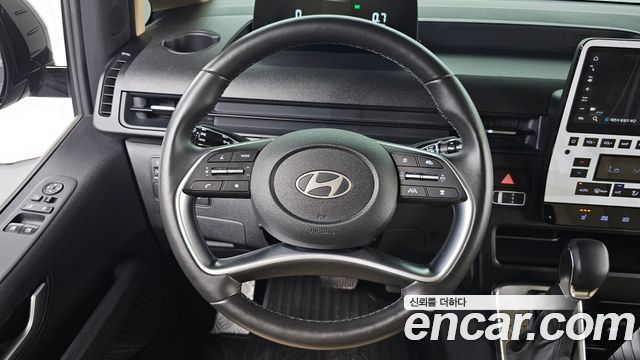 Hyundai Staria 2025 — photo 16