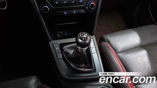 Hyundai AVANTE 2017 — photo 12