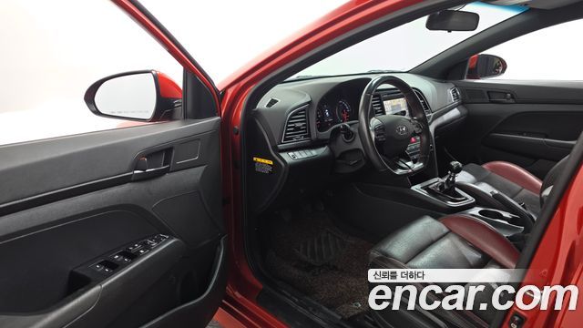 Hyundai AVANTE 2017 — photo 13