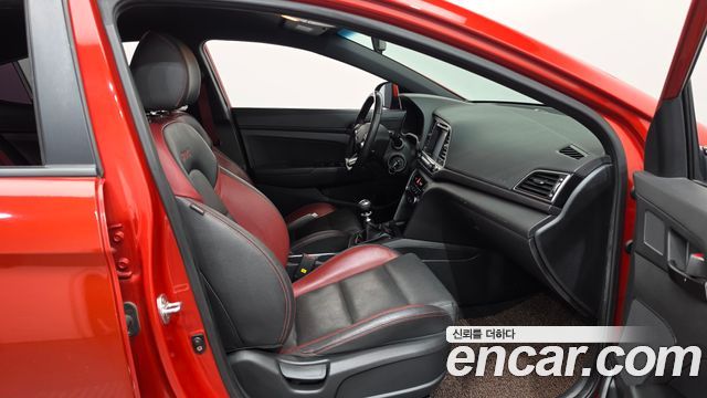 Hyundai AVANTE 2017 — photo 16