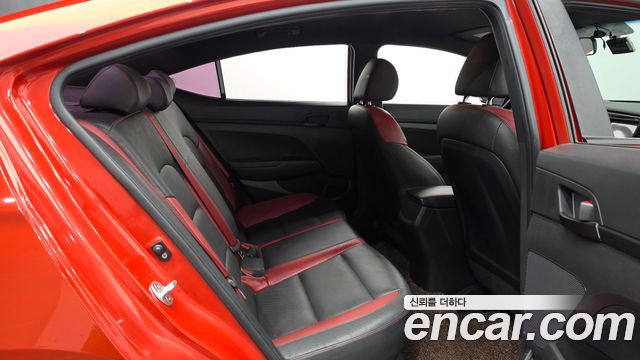 Hyundai AVANTE 2017 — photo 17