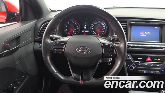 Hyundai AVANTE 2017 — photo 18