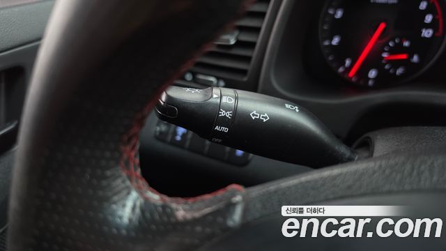 Hyundai AVANTE 2017 — photo 22