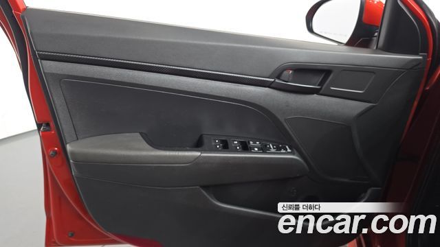 Hyundai AVANTE 2017 — photo 14