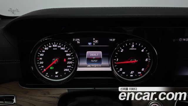 Mercedes-Benz E-Class 2019 — photo 11