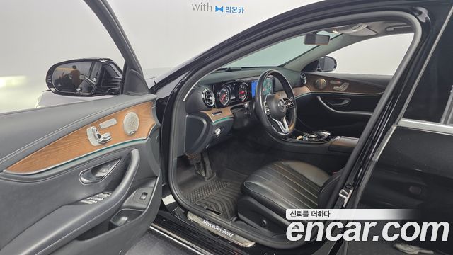Mercedes-Benz E-Class 2019 — photo 13