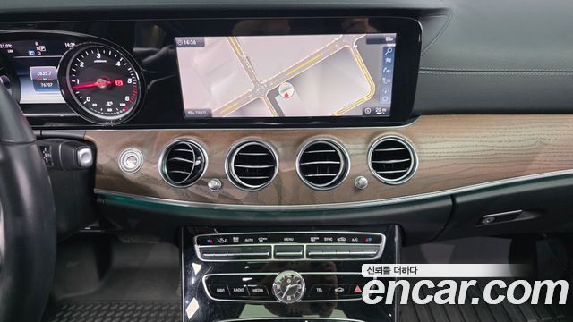 Mercedes-Benz E-Class 2019 — photo 20