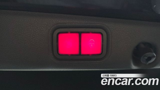 Mercedes-Benz E-Class 2019 — photo 26