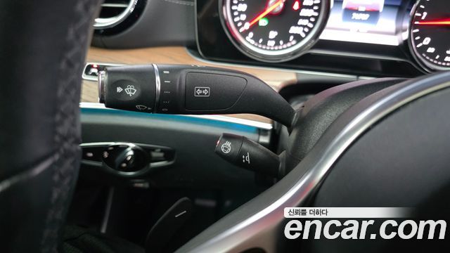 Mercedes-Benz E-Class 2019 — photo 27