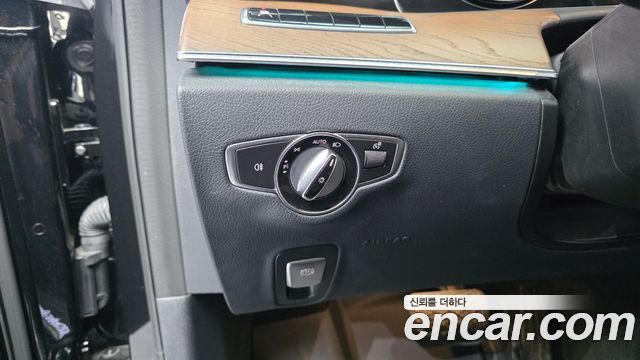 Mercedes-Benz E-Class 2019 — photo 28