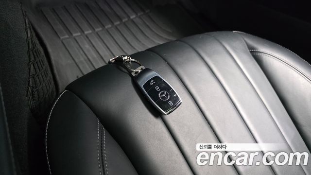 Mercedes-Benz E-Class 2019 — photo 29