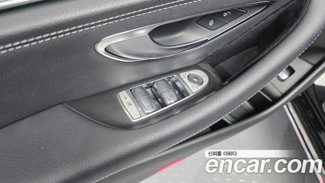 Mercedes-Benz E-Class 2019 — photo 30