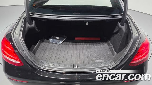 Mercedes-Benz E-Class 2019 — photo 32