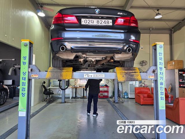 BMW 5-Series 2018 — photo 2