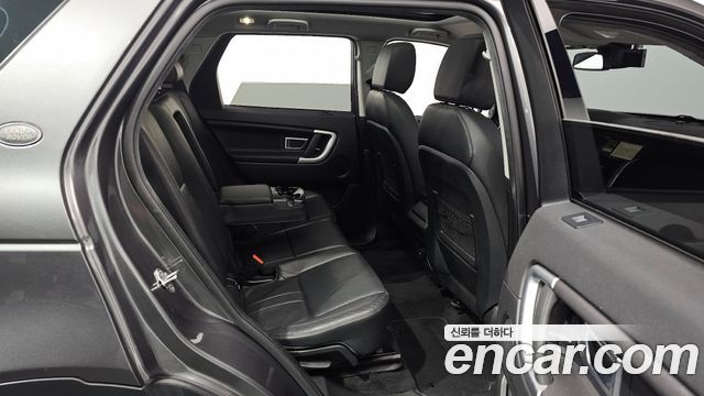 Land Rover Discovery Sport 2018 — photo 17