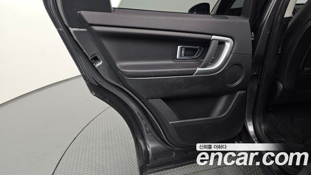 Land Rover Discovery Sport 2018 — photo 15