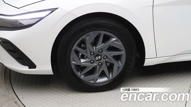 Hyundai AVANTE 2025 — photo 5
