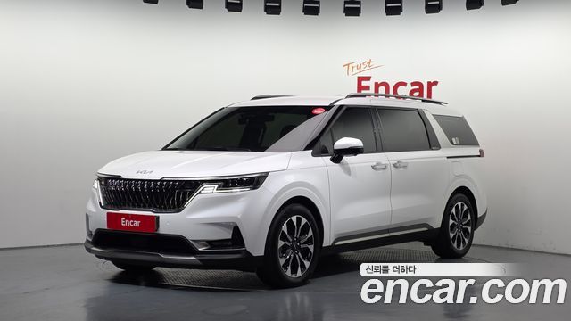 Kia Canival 2023 — photo 1