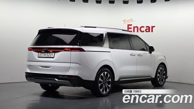 Kia Canival 2023 — photo 2