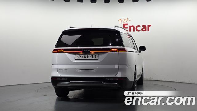 Kia Canival 2023 — photo 4