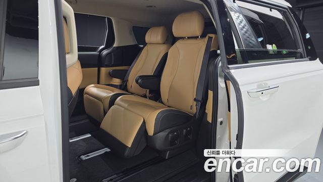 Kia Canival 2023 — photo 17