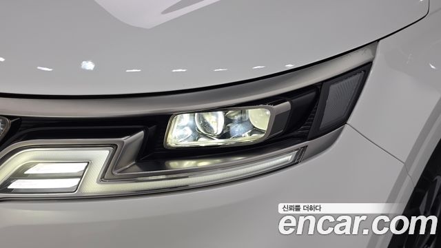 Kia Canival 2023 — photo 8