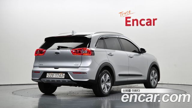 Kia Niro 2018 — photo 2