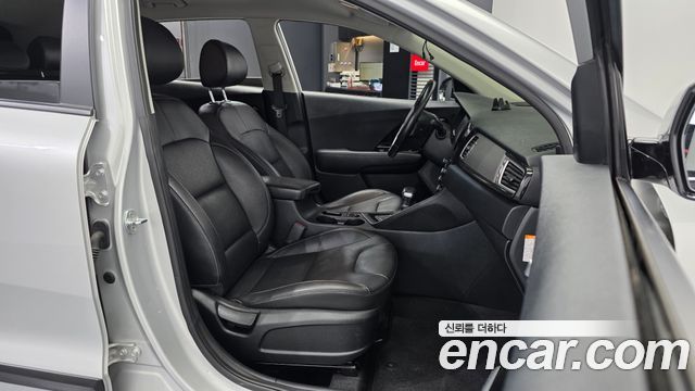 Kia Niro 2018 — photo 17