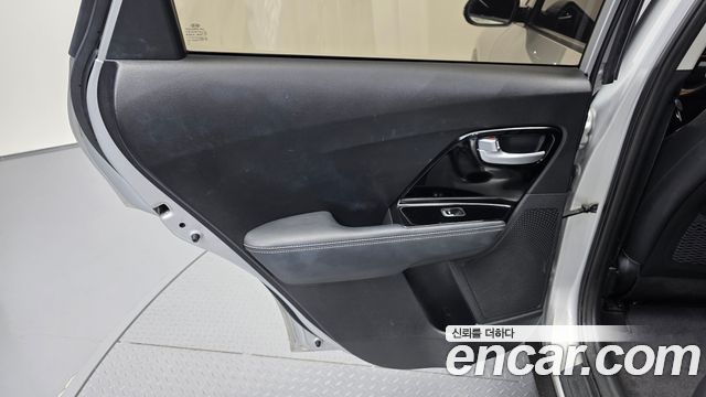Kia Niro 2018 — photo 14