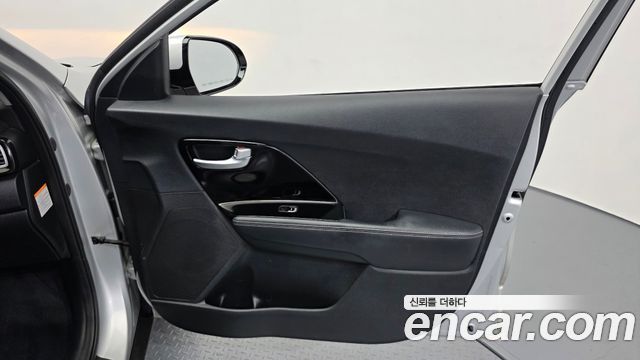 Kia Niro 2018 — photo 15