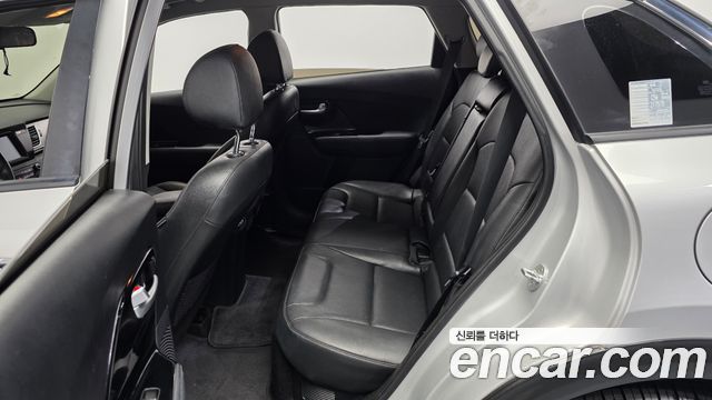 Kia Niro 2018 — photo 16