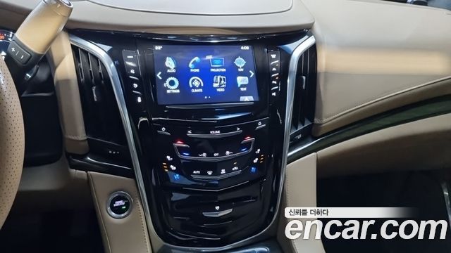 Cadillac Escalade 2018 — photo 12