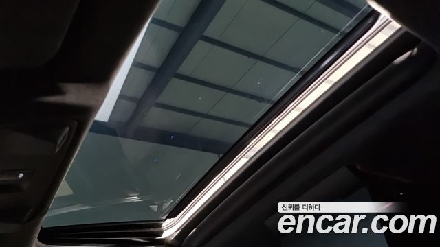 Cadillac Escalade 2018 — photo 17