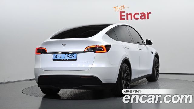 Tesla Model Y 2021 — photo 2