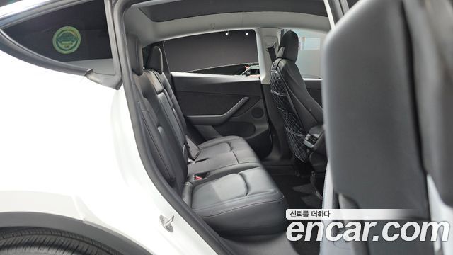 Tesla Model Y 2021 — photo 17