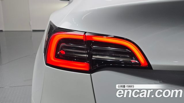 Tesla Model Y 2021 — photo 9