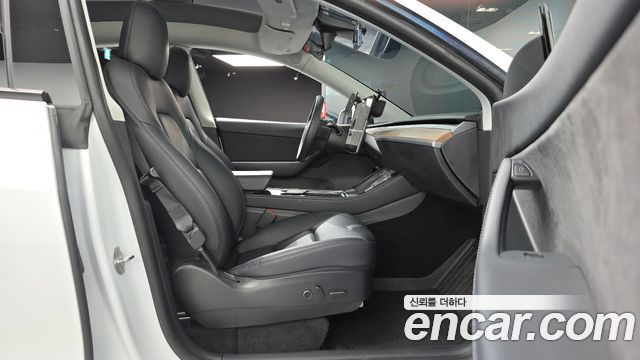 Tesla Model Y 2021 — photo 16