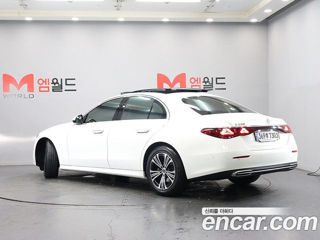 Mercedes-Benz E-Class 2024 — photo 4