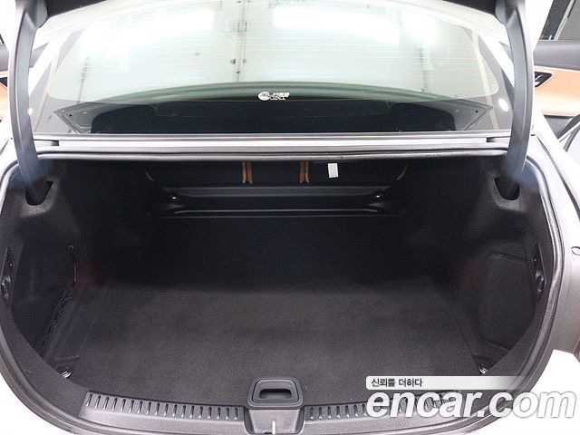 Mercedes-Benz E-Class 2024 — photo 8