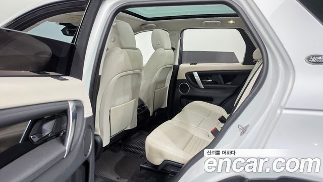 Land Rover Discovery Sport 2020 — photo 17