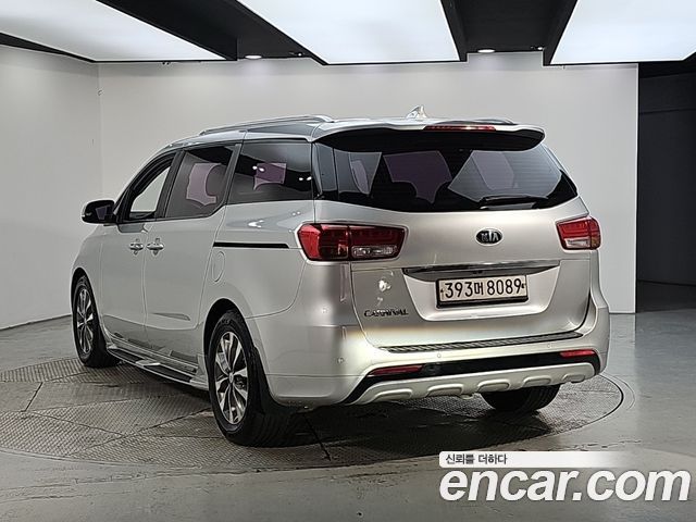 Kia Canival 2016 — photo 3