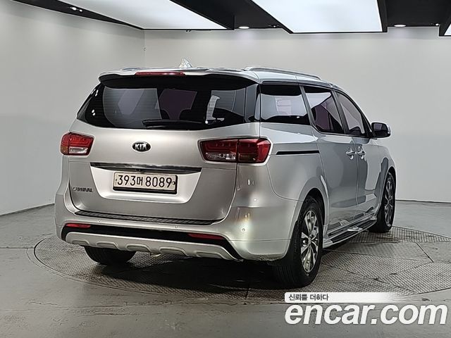 Kia Canival 2016 — photo 4